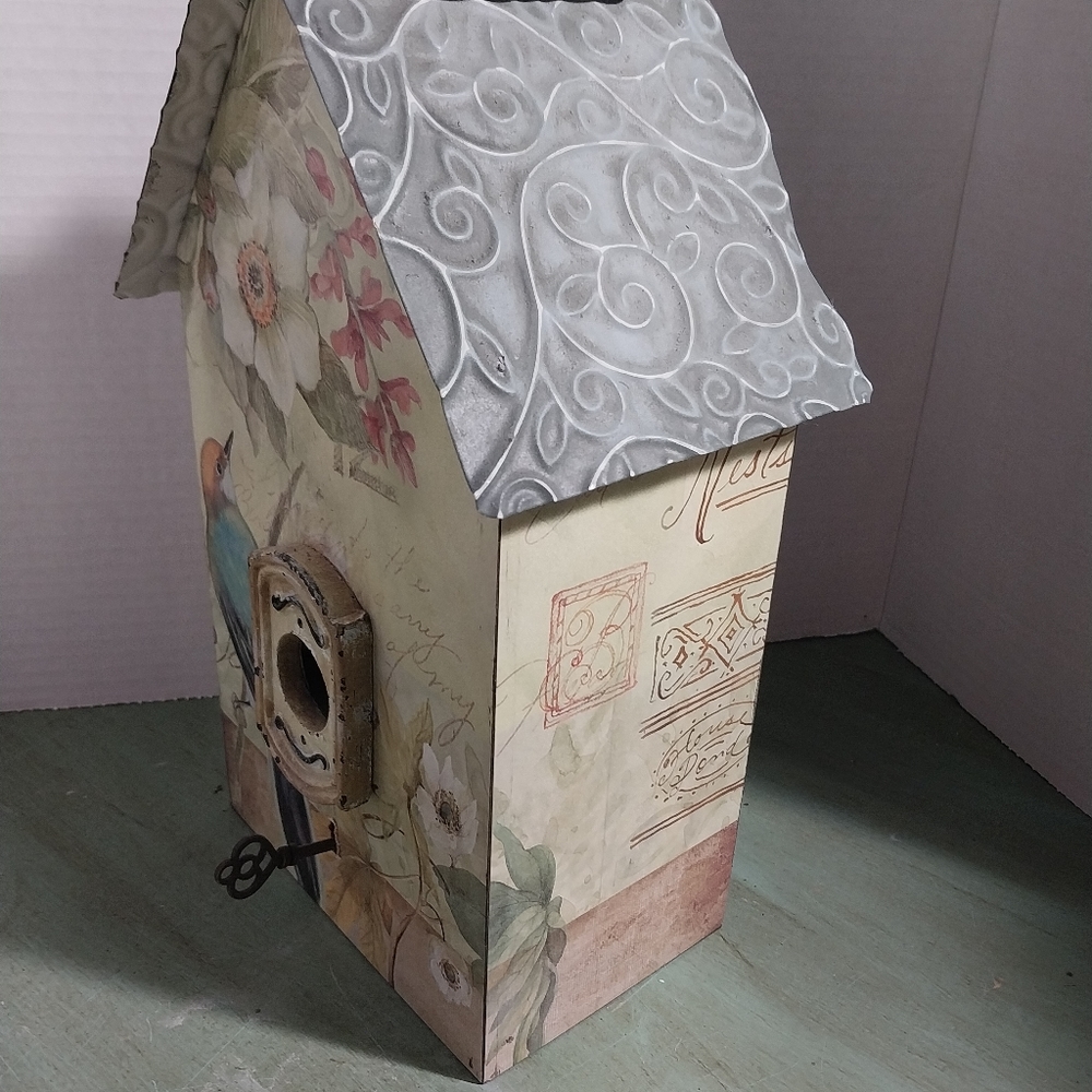 Wood Susan Winget birdhouse - Picture 3 of 7